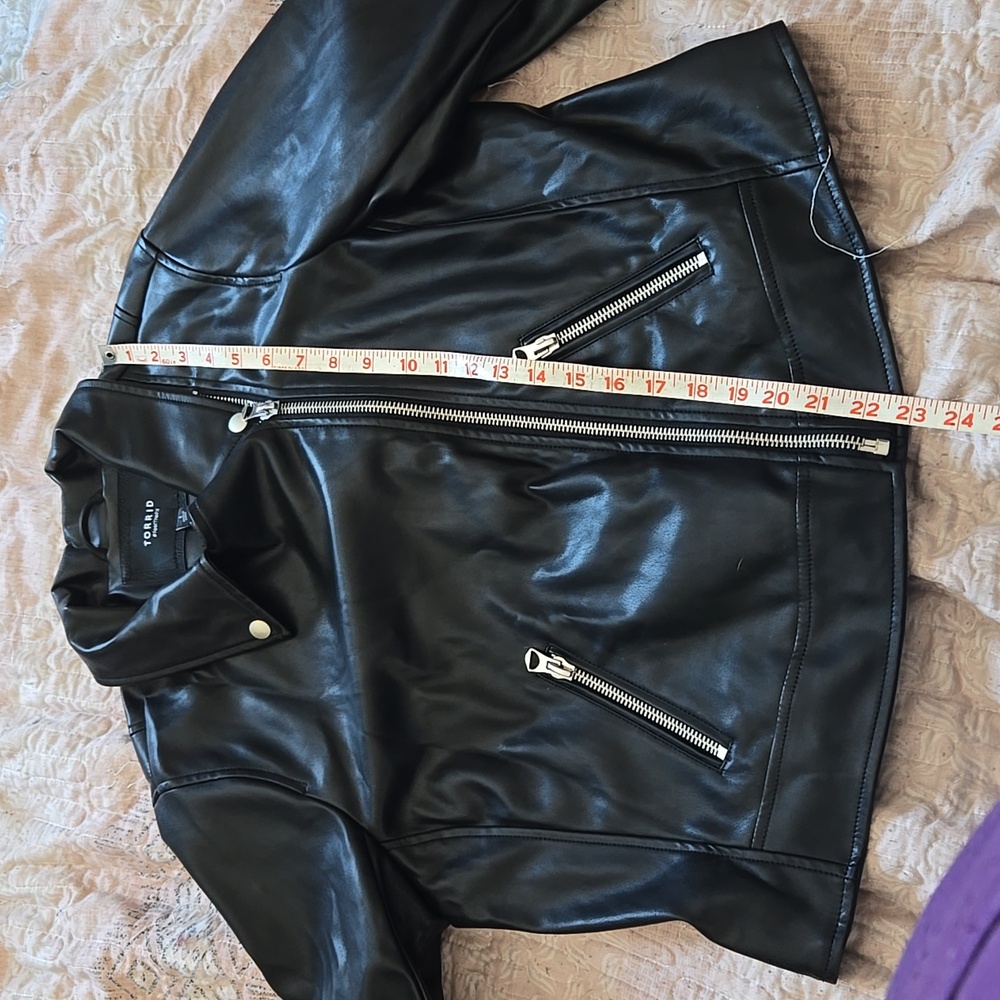 Torrid size 1 peather jacket - Picture 9 of 9